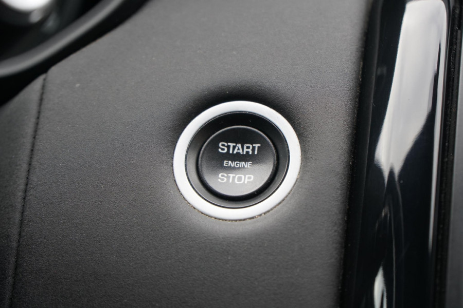 Land Rover Discovery 2.0 Sd4 / GRIJS KENTEKEN / TREKHAAK / CAMERA / STOELVERWARMING Land Rover Discovery 2.0 Sd4 / GRIJS KENTEKEN / TREKHAAK / CAMERA / STOELVERWARMING