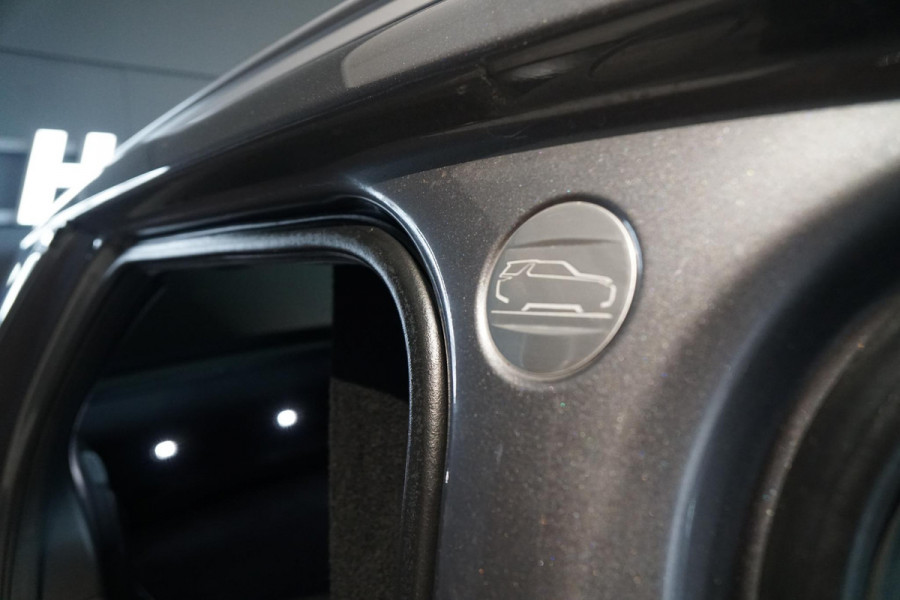 Land Rover Discovery 2.0 Sd4 / GRIJS KENTEKEN / TREKHAAK / CAMERA / STOELVERWARMING Land Rover Discovery 2.0 Sd4 / GRIJS KENTEKEN / TREKHAAK / CAMERA / STOELVERWARMING