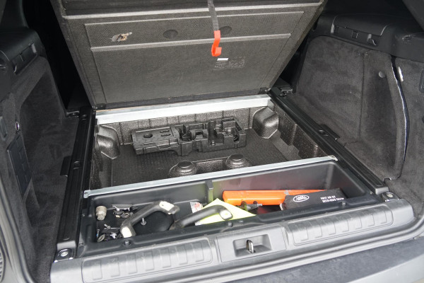 Land Rover Discovery 2.0 Sd4 / GRIJS KENTEKEN / TREKHAAK / CAMERA / STOELVERWARMING Land Rover Discovery 2.0 Sd4 / GRIJS KENTEKEN / TREKHAAK / CAMERA / STOELVERWARMING