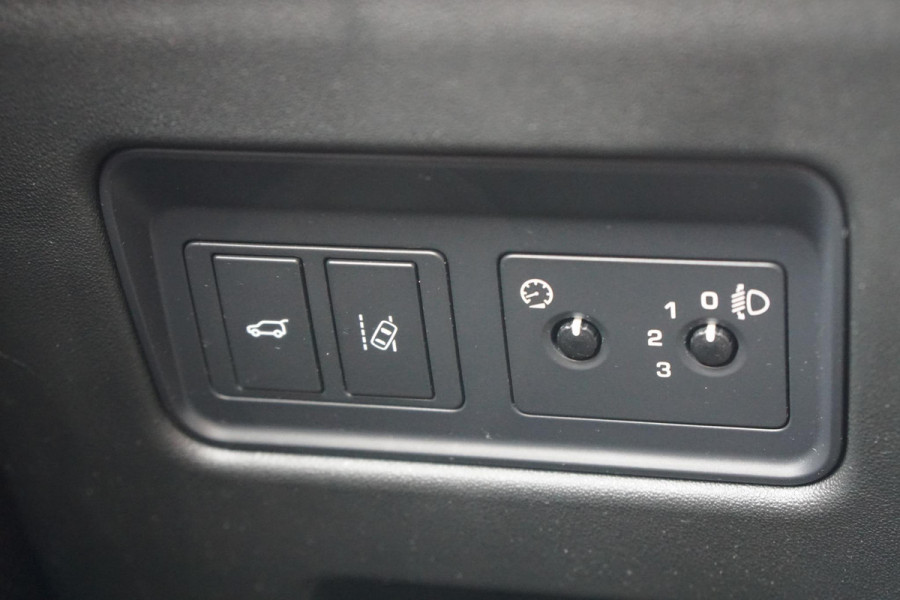 Land Rover Discovery 2.0 Sd4 / GRIJS KENTEKEN / TREKHAAK / CAMERA / STOELVERWARMING Land Rover Discovery 2.0 Sd4 / GRIJS KENTEKEN / TREKHAAK / CAMERA / STOELVERWARMING