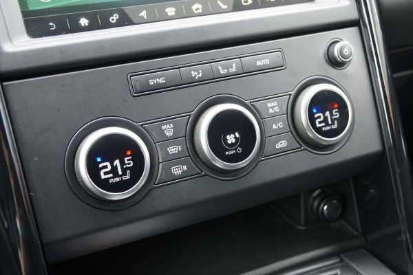 Land Rover Discovery 2.0 Sd4 / GRIJS KENTEKEN / TREKHAAK / CAMERA / STOELVERWARMING Land Rover Discovery 2.0 Sd4 / GRIJS KENTEKEN / TREKHAAK / CAMERA / STOELVERWARMING