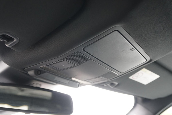 Land Rover Discovery 2.0 Sd4 / GRIJS KENTEKEN / TREKHAAK / CAMERA / STOELVERWARMING Land Rover Discovery 2.0 Sd4 / GRIJS KENTEKEN / TREKHAAK / CAMERA / STOELVERWARMING