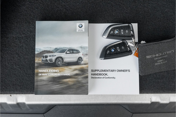 BMW X3 xDrive30e M-Sport Pano HUD CarPlay 20" BMW X3 xDrive30e M-Sport Pano HUD CarPlay 20"