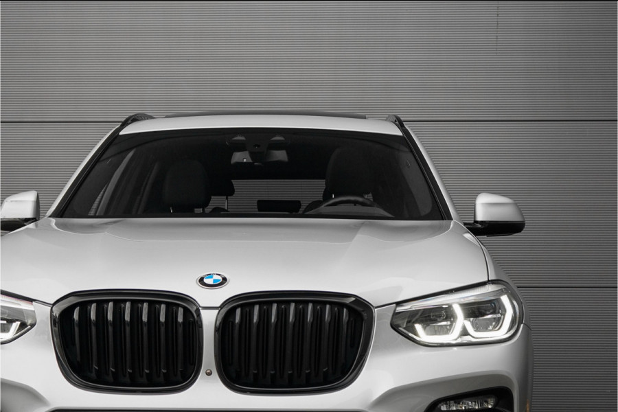 BMW X3 xDrive30e M-Sport Pano HUD CarPlay 20" BMW X3 xDrive30e M-Sport Pano HUD CarPlay 20"