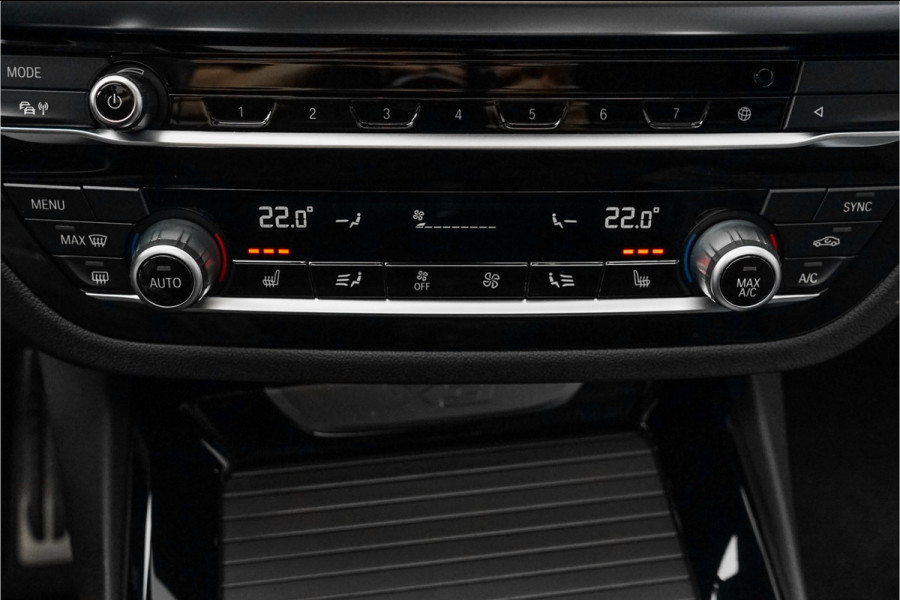 BMW X3 xDrive30e M-Sport Pano HUD CarPlay 20" BMW X3 xDrive30e M-Sport Pano HUD CarPlay 20"