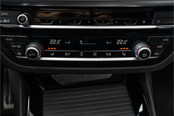 BMW X3 xDrive30e M-Sport Pano HUD CarPlay 20" BMW X3 xDrive30e M-Sport Pano HUD CarPlay 20"