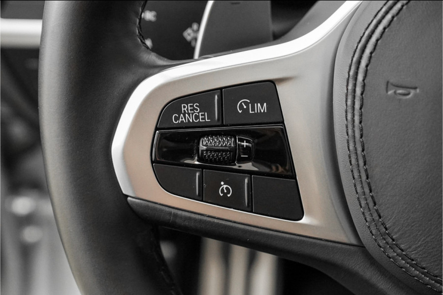 BMW X3 xDrive30e M-Sport Pano HUD CarPlay 20" BMW X3 xDrive30e M-Sport Pano HUD CarPlay 20"