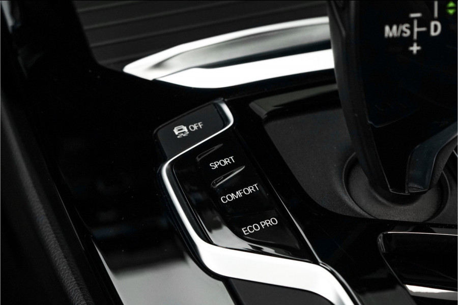 BMW X3 xDrive30e M-Sport Pano HUD CarPlay 20" BMW X3 xDrive30e M-Sport Pano HUD CarPlay 20"