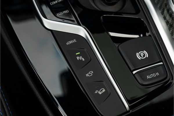 BMW X3 xDrive30e M-Sport Pano HUD CarPlay 20" BMW X3 xDrive30e M-Sport Pano HUD CarPlay 20"