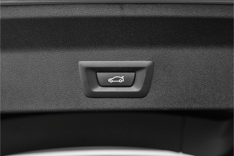 BMW X3 xDrive30e M-Sport Pano HUD CarPlay 20" BMW X3 xDrive30e M-Sport Pano HUD CarPlay 20"