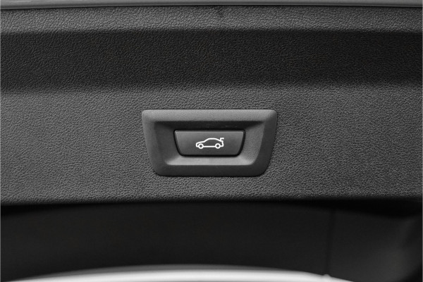 BMW X3 xDrive30e M-Sport Pano HUD CarPlay 20" BMW X3 xDrive30e M-Sport Pano HUD CarPlay 20"