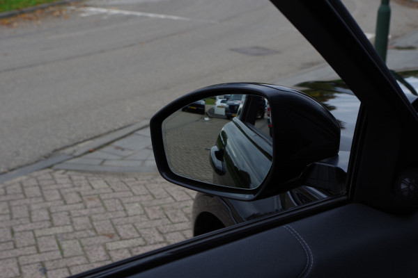 Land Rover Range Rover Evoque 2.0 241 PK Si4 HSE Dynamic, Trekhaak, Panoramadak, Stoelverwarming, LED Land Rover Range Rover Evoque 2.0 241 PK Si4 HSE Dynamic, Trekhaak, Panoramadak, Stoelverwarming, LED