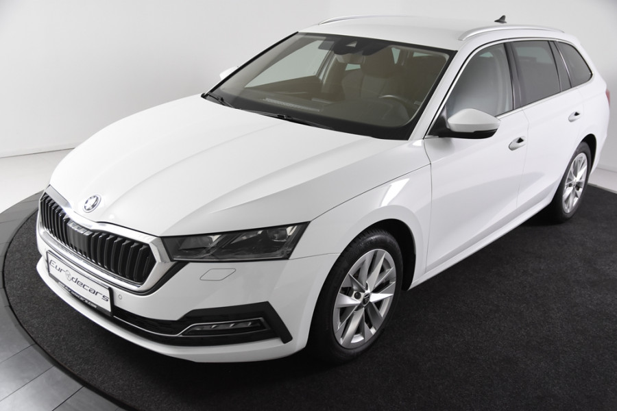Škoda Octavia Combi DSG *1ste Eigenaar*Navigatie*Stoelverwarming* Škoda Octavia Combi DSG *1ste Eigenaar*Navigatie*Stoelverwarming*
