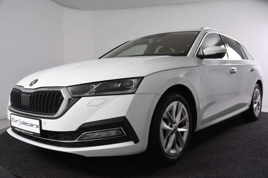 Škoda Octavia Combi DSG *1ste Eigenaar*Navigatie*Stoelverwarming* Škoda Octavia Combi DSG *1ste Eigenaar*Navigatie*Stoelverwarming*