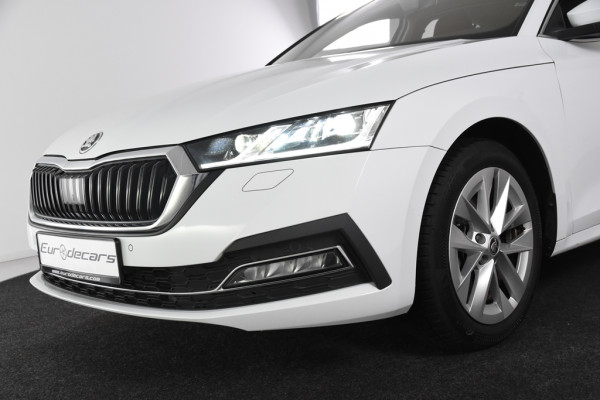 Škoda Octavia Combi DSG *1ste Eigenaar*Navigatie*Stoelverwarming* Škoda Octavia Combi DSG *1ste Eigenaar*Navigatie*Stoelverwarming*