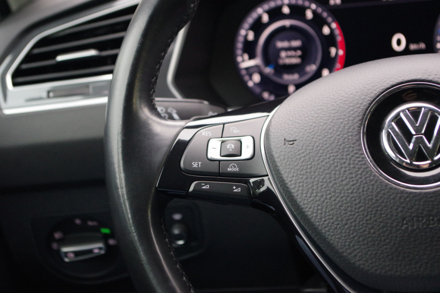 Volkswagen Tiguan 1.4 TSI 150 PK 4Motion Automaat R-Line Highline, Trekhaak, Camera, LED, Winterpakket Volkswagen Tiguan 1.4 TSI 150 PK 4Motion Automaat R-Line Highline, Trekhaak, Camera, LED, Winterpakket