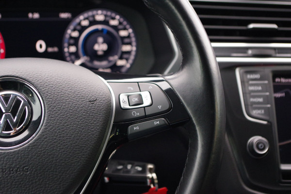 Volkswagen Tiguan 1.4 TSI 150 PK 4Motion Automaat R-Line Highline, Trekhaak, Camera, LED, Winterpakket Volkswagen Tiguan 1.4 TSI 150 PK 4Motion Automaat R-Line Highline, Trekhaak, Camera, LED, Winterpakket