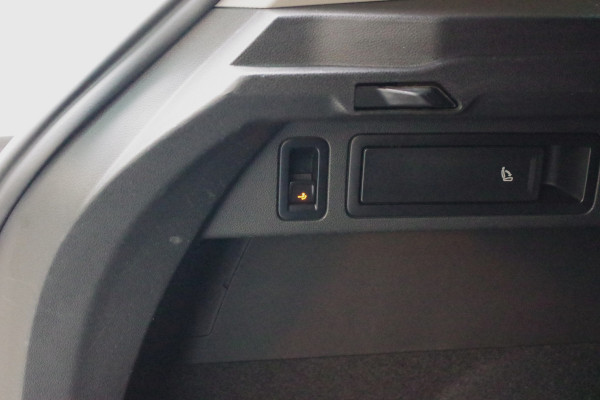 Volkswagen Tiguan 1.4 TSI 150 PK 4Motion Automaat R-Line Highline, Trekhaak, Camera, LED, Winterpakket Volkswagen Tiguan 1.4 TSI 150 PK 4Motion Automaat R-Line Highline, Trekhaak, Camera, LED, Winterpakket