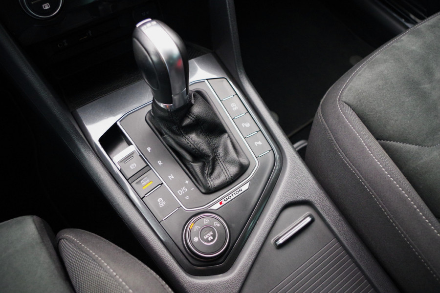 Volkswagen Tiguan 1.4 TSI 150 PK 4Motion Automaat R-Line Highline, Trekhaak, Camera, LED, Winterpakket Volkswagen Tiguan 1.4 TSI 150 PK 4Motion Automaat R-Line Highline, Trekhaak, Camera, LED, Winterpakket