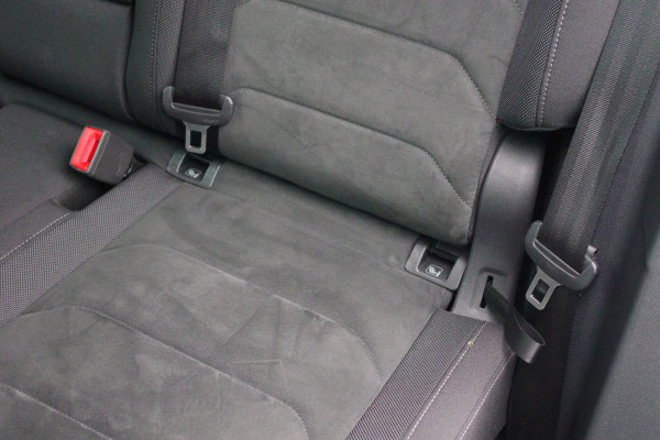 Volkswagen Tiguan 1.4 TSI 150 PK 4Motion Automaat R-Line Highline, Trekhaak, Camera, LED, Winterpakket Volkswagen Tiguan 1.4 TSI 150 PK 4Motion Automaat R-Line Highline, Trekhaak, Camera, LED, Winterpakket