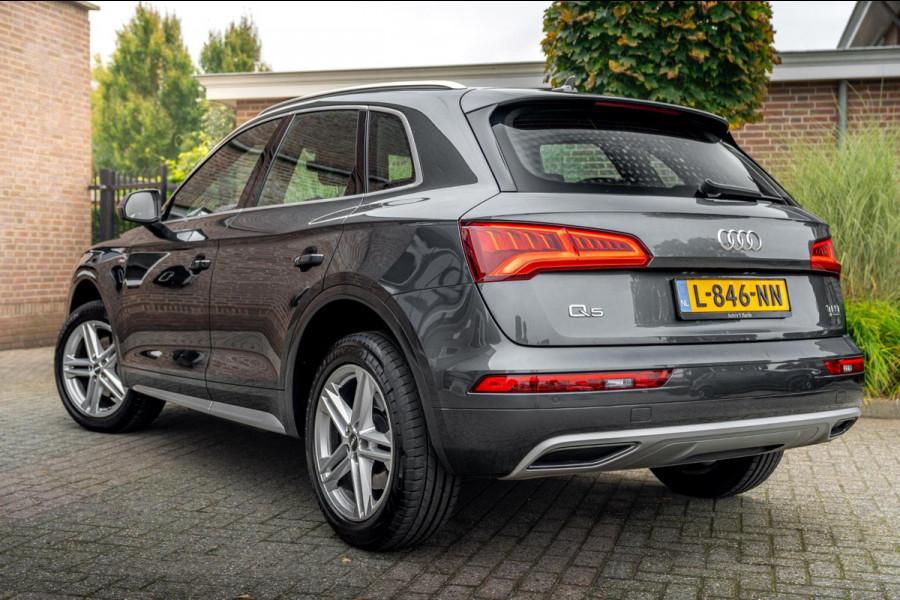 Audi Q5 2.0 TFSI Quattro Sport S Line Edition 252 PK Aut. Pano Stoelverwarming Xenon 19'' Audi Q5 2.0 TFSI Quattro Sport S Line Edition 252 PK Aut. Pano Stoelverwarming Xenon 19''