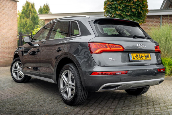 Audi Q5 2.0 TFSI Quattro Sport S Line Edition 252 PK Aut. Pano Stoelverwarming Xenon 19'' Audi Q5 2.0 TFSI Quattro Sport S Line Edition 252 PK Aut. Pano Stoelverwarming Xenon 19''