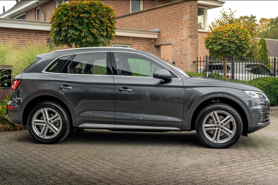 Audi Q5 2.0 TFSI Quattro Sport S Line Edition 252 PK Aut. Pano Stoelverwarming Xenon 19'' Audi Q5 2.0 TFSI Quattro Sport S Line Edition 252 PK Aut. Pano Stoelverwarming Xenon 19''