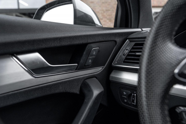 Audi Q5 2.0 TFSI Quattro Sport S Line Edition 252 PK Aut. Pano Stoelverwarming Xenon 19'' Audi Q5 2.0 TFSI Quattro Sport S Line Edition 252 PK Aut. Pano Stoelverwarming Xenon 19''