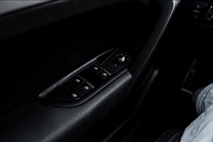 Audi Q5 2.0 TFSI Quattro Sport S Line Edition 252 PK Aut. Pano Stoelverwarming Xenon 19'' Audi Q5 2.0 TFSI Quattro Sport S Line Edition 252 PK Aut. Pano Stoelverwarming Xenon 19''