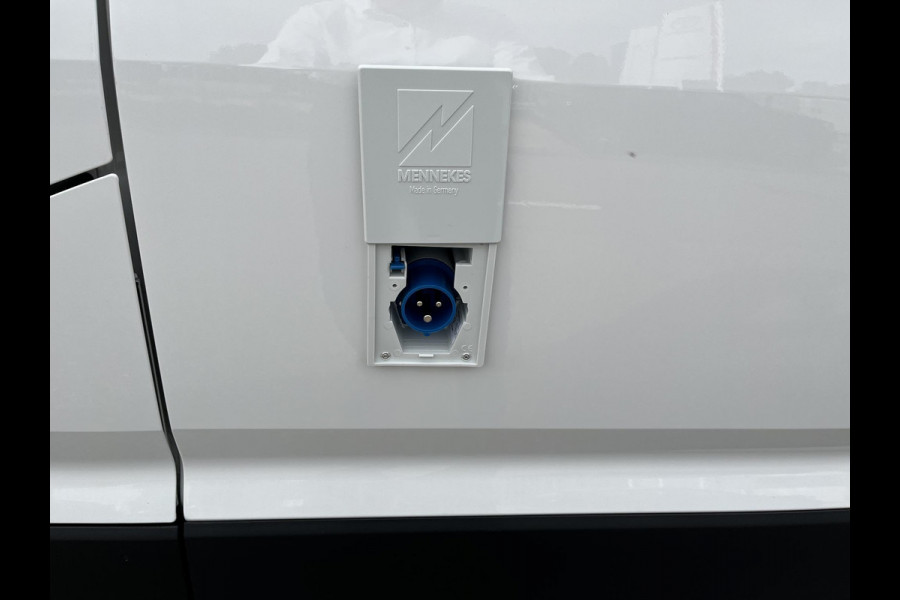 Volkswagen Crafter 35 2.0 TDI L3H3 Highline 140 pk AUTOMAAT Koelwagen Vrieswagen Tot -15 graden| NAV | PDC | CAMERA Volkswagen Crafter 35 2.0 TDI L3H3 Highline 140 pk AUTOMAAT Koelwagen Vrieswagen Tot -15 graden| NAV | PDC | CAMERA