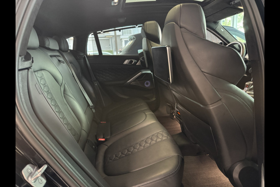 BMW X6 M Competition / Trekhaak / Panoramadak / 360Camera / Head-up / Rear Entertainment / Bowers & Wilkens / 22'' / Softclose / Intr.voorverwarming / Carbon intr. / Stoelventilatie / Stuur+Stoelverwarming / DAB BMW X6 M Competition / Trekhaak / Panoramadak / 360Camera / Head-up / Rear Entertainment / Bowers & Wilkens / 22'' / Softclose / Intr.voorverwarming / Carbon intr. / Stoelventilatie / Stuur+Stoelverwarming / DAB