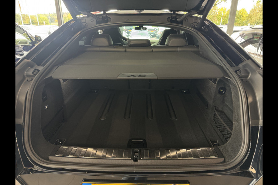 BMW X6 M Competition / Trekhaak / Panoramadak / 360Camera / Head-up / Rear Entertainment / Bowers & Wilkens / 22'' / Softclose / Intr.voorverwarming / Carbon intr. / Stoelventilatie / Stuur+Stoelverwarming / DAB BMW X6 M Competition / Trekhaak / Panoramadak / 360Camera / Head-up / Rear Entertainment / Bowers & Wilkens / 22'' / Softclose / Intr.voorverwarming / Carbon intr. / Stoelventilatie / Stuur+Stoelverwarming / DAB