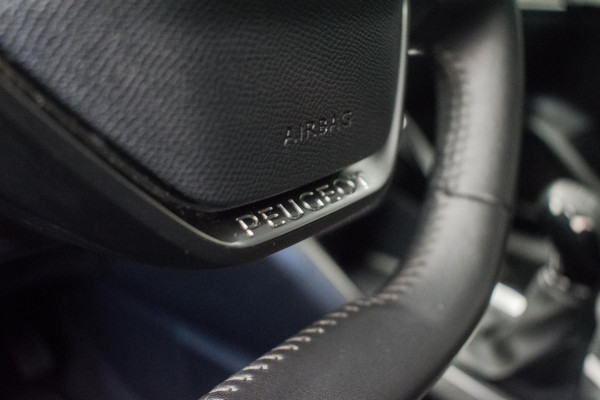 Peugeot 208 1.2 PureTech Blue Lease Active Sport [ Full LED Parkeersensoren Carplay Elektrisch inklapbare spiegels ]
