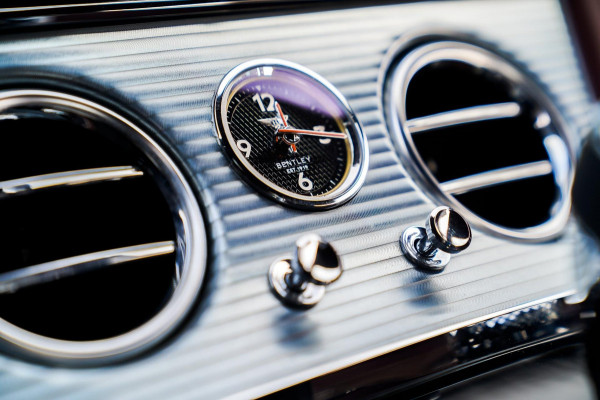 Bentley Continental GT 6.0 W12 | Massage | 360 cam | Swarovski | Carbon Package | ACC | Spoiler | Luchtvering | Head up Display Bentley Continental GT 6.0 W12 | Massage | 360 cam | Swarovski | Carbon Package | ACC | Spoiler | Luchtvering | Head up Display