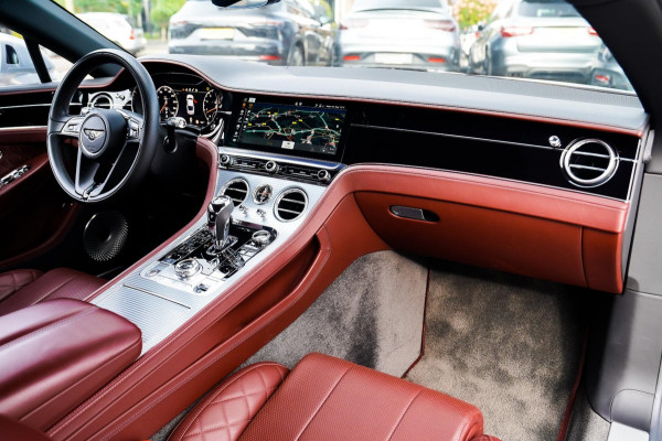 Bentley Continental GT 6.0 W12 | Massage | 360 cam | Swarovski | Carbon Package | ACC | Spoiler | Luchtvering | Head up Display Bentley Continental GT 6.0 W12 | Massage | 360 cam | Swarovski | Carbon Package | ACC | Spoiler | Luchtvering | Head up Display