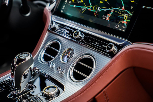 Bentley Continental GT 6.0 W12 | Massage | 360 cam | Swarovski | Carbon Package | ACC | Spoiler | Luchtvering | Head up Display Bentley Continental GT 6.0 W12 | Massage | 360 cam | Swarovski | Carbon Package | ACC | Spoiler | Luchtvering | Head up Display