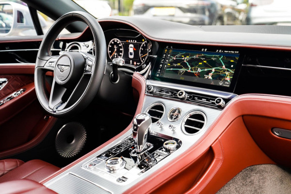 Bentley Continental GT 6.0 W12 | Massage | 360 cam | Swarovski | Carbon Package | ACC | Spoiler | Luchtvering | Head up Display Bentley Continental GT 6.0 W12 | Massage | 360 cam | Swarovski | Carbon Package | ACC | Spoiler | Luchtvering | Head up Display