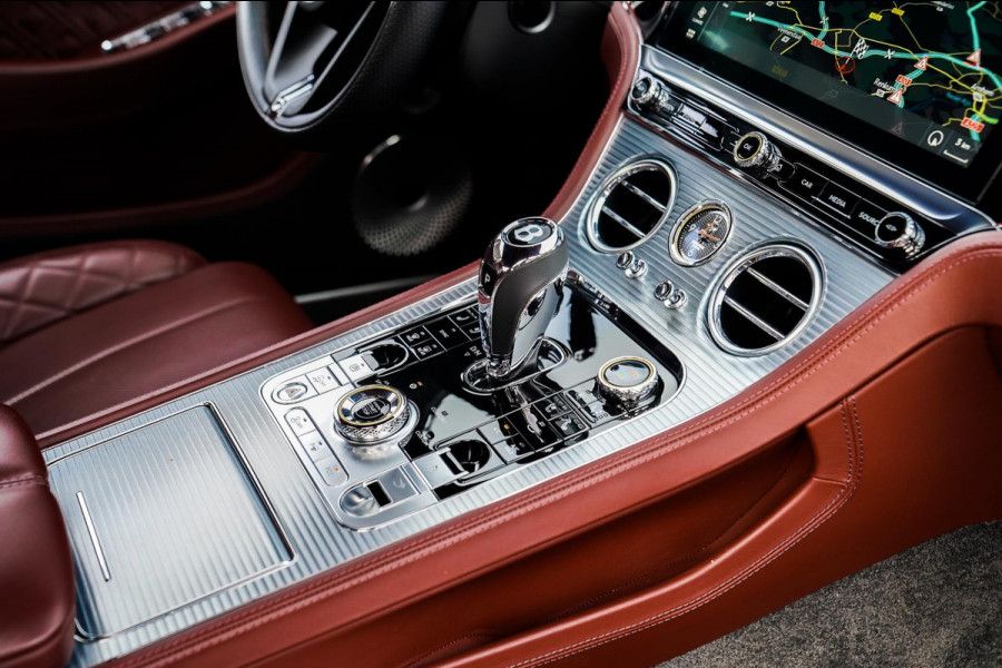 Bentley Continental GT 6.0 W12 | Massage | 360 cam | Swarovski | Carbon Package | ACC | Spoiler | Luchtvering | Head up Display Bentley Continental GT 6.0 W12 | Massage | 360 cam | Swarovski | Carbon Package | ACC | Spoiler | Luchtvering | Head up Display