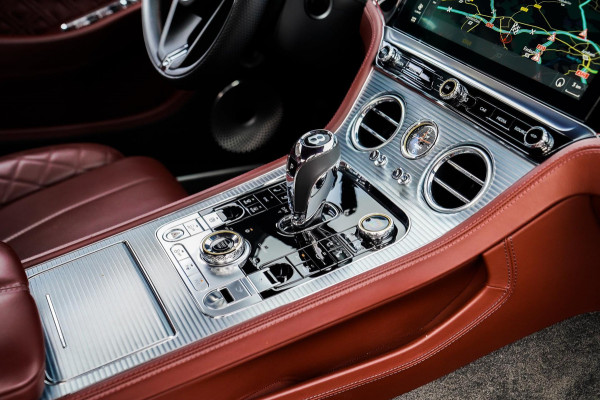 Bentley Continental GT 6.0 W12 | Massage | 360 cam | Swarovski | Carbon Package | ACC | Spoiler | Luchtvering | Head up Display Bentley Continental GT 6.0 W12 | Massage | 360 cam | Swarovski | Carbon Package | ACC | Spoiler | Luchtvering | Head up Display