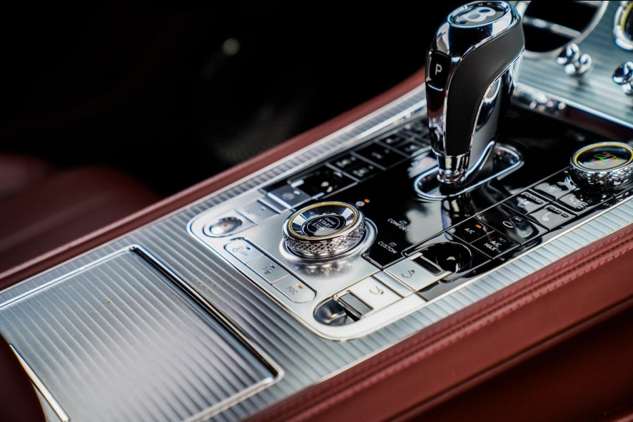 Bentley Continental GT 6.0 W12 | Massage | 360 cam | Swarovski | Carbon Package | ACC | Spoiler | Luchtvering | Head up Display Bentley Continental GT 6.0 W12 | Massage | 360 cam | Swarovski | Carbon Package | ACC | Spoiler | Luchtvering | Head up Display