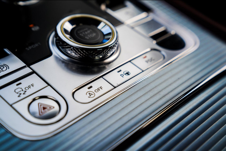 Bentley Continental GT 6.0 W12 | Massage | 360 cam | Swarovski | Carbon Package | ACC | Spoiler | Luchtvering | Head up Display Bentley Continental GT 6.0 W12 | Massage | 360 cam | Swarovski | Carbon Package | ACC | Spoiler | Luchtvering | Head up Display