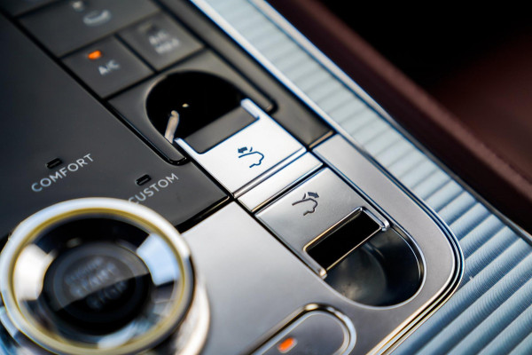 Bentley Continental GT 6.0 W12 | Massage | 360 cam | Swarovski | Carbon Package | ACC | Spoiler | Luchtvering | Head up Display Bentley Continental GT 6.0 W12 | Massage | 360 cam | Swarovski | Carbon Package | ACC | Spoiler | Luchtvering | Head up Display