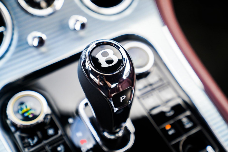 Bentley Continental GT 6.0 W12 | Massage | 360 cam | Swarovski | Carbon Package | ACC | Spoiler | Luchtvering | Head up Display Bentley Continental GT 6.0 W12 | Massage | 360 cam | Swarovski | Carbon Package | ACC | Spoiler | Luchtvering | Head up Display