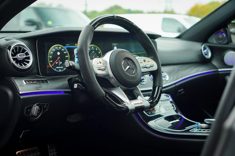 Mercedes-Benz E-Klasse AMG 63 S 4M / Dak / Kuipstoelen / Stoelverwarming / Memory / Distronic