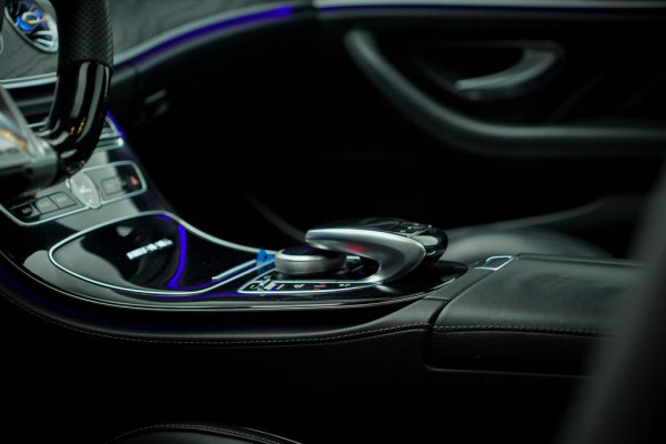 Mercedes-Benz E-Klasse AMG 63 S 4M / Dak / Kuipstoelen / Stoelverwarming / Memory / Distronic