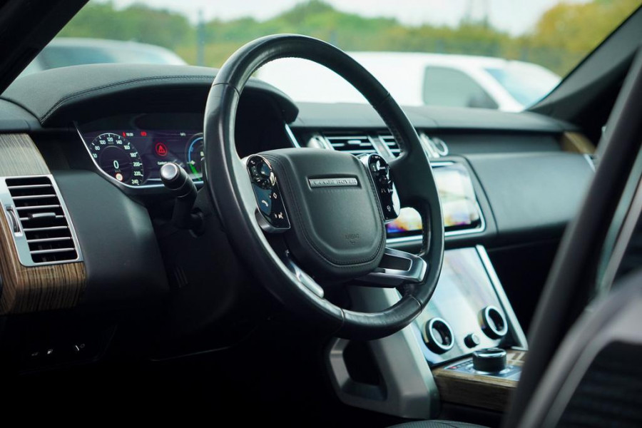 Land Rover Range Rover 2.0 P400e Vogue / Pano / Trekhaak / Meridian / Stoelventilatie Land Rover Range Rover 2.0 P400e Vogue / Pano / Trekhaak / Meridian / Stoelventilatie
