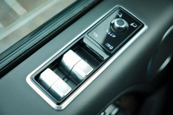 Land Rover Range Rover 2.0 P400e Vogue / Pano / Trekhaak / Meridian / Stoelventilatie Land Rover Range Rover 2.0 P400e Vogue / Pano / Trekhaak / Meridian / Stoelventilatie