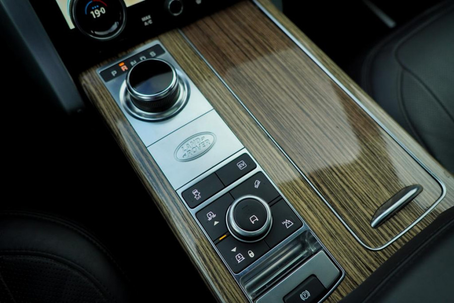 Land Rover Range Rover 2.0 P400e Vogue / Pano / Trekhaak / Meridian / Stoelventilatie Land Rover Range Rover 2.0 P400e Vogue / Pano / Trekhaak / Meridian / Stoelventilatie