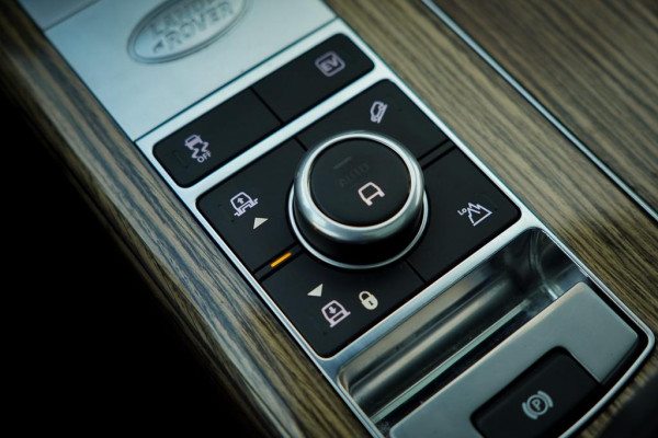 Land Rover Range Rover 2.0 P400e Vogue / Pano / Trekhaak / Meridian / Stoelventilatie Land Rover Range Rover 2.0 P400e Vogue / Pano / Trekhaak / Meridian / Stoelventilatie