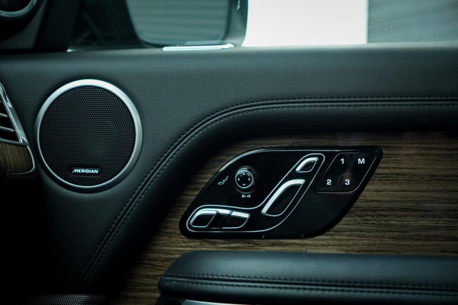 Land Rover Range Rover 2.0 P400e Vogue / Pano / Trekhaak / Meridian / Stoelventilatie Land Rover Range Rover 2.0 P400e Vogue / Pano / Trekhaak / Meridian / Stoelventilatie